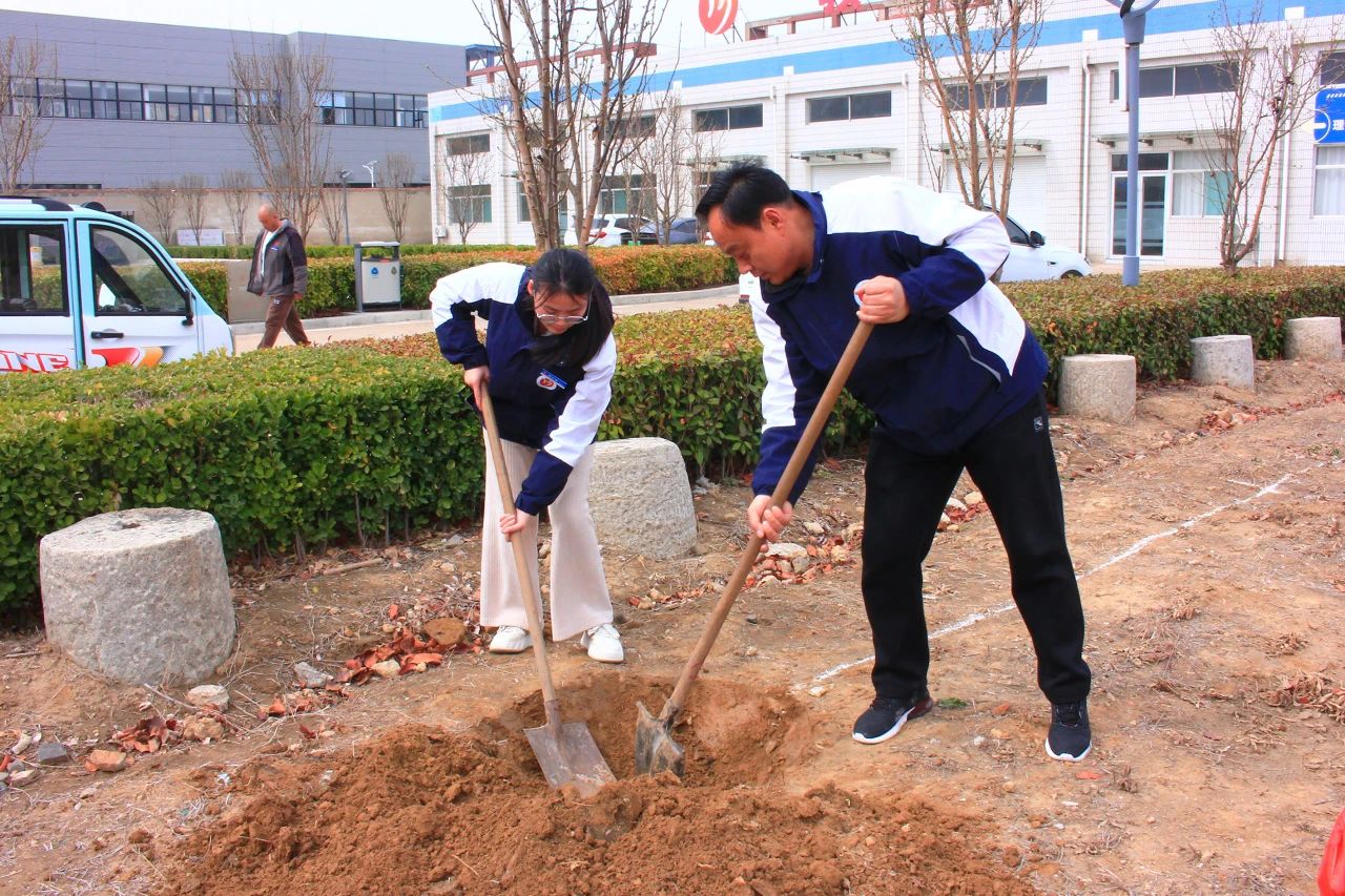 【党员先锋展风采 学子护绿践初心】山东运河职业中专党团植树节活动纪实(图9)