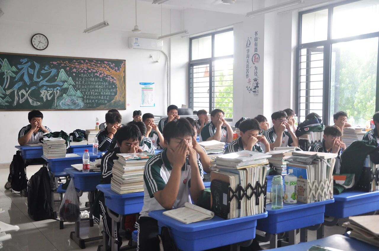 护眼护航成长 光明点亮未来——山东运河职业中专 “护眼知识进校园” 主题宣讲活动(图2)