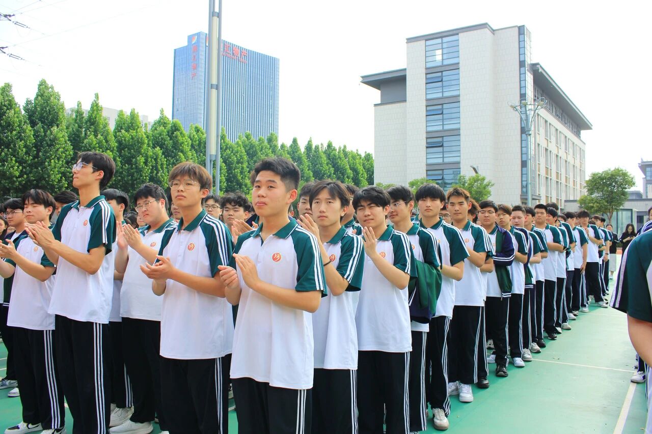 逐梦高考 不负韶华——山东运河职业中专隆重召开高二升高三动员大会(图5) 逐梦高考 不负韶华——山东运河职业中专隆重召开高二升高三动员大会(图5)