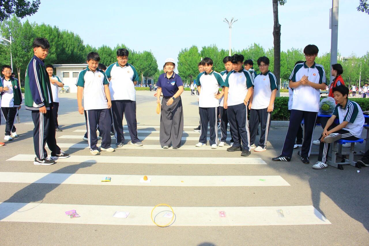 青春不设限 旧物焕新生——山东运河职业中专跳蚤市场活动圆满落幕(图8) 青春不设限 旧物焕新生——山东运河职业中专跳蚤市场活动圆满落幕(图8)