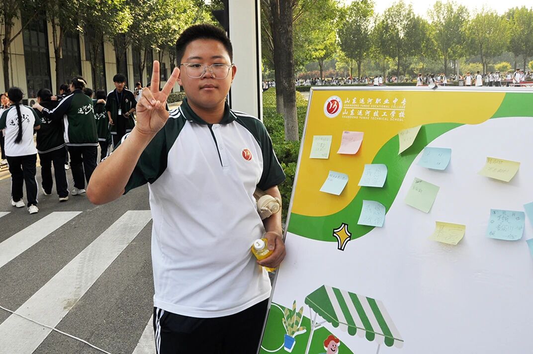 青春不设限 旧物焕新生——山东运河职业中专跳蚤市场活动圆满落幕(图10) 青春不设限 旧物焕新生——山东运河职业中专跳蚤市场活动圆满落幕(图10)