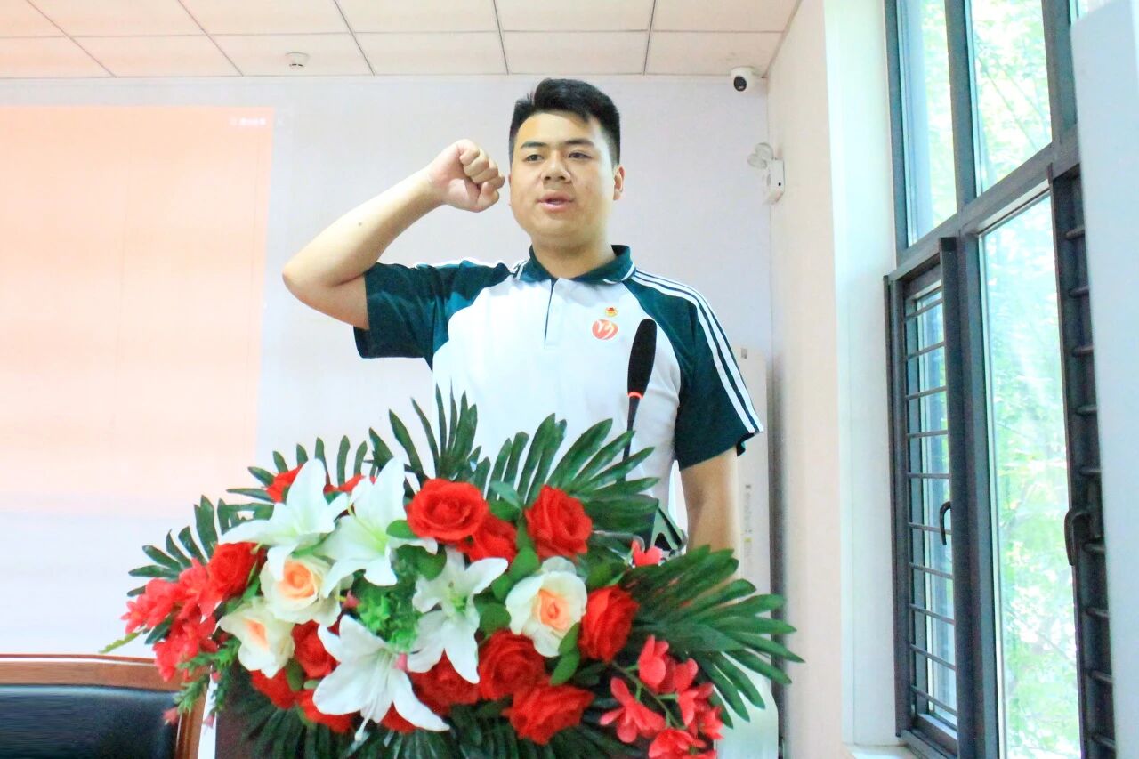 青春心向党 奋进新征程——山东运河职业中专隆重举行新团员入团仪式(图4) 青春心向党 奋进新征程——山东运河职业中专隆重举行新团员入团仪式(图4)