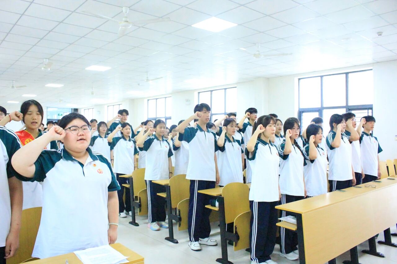 青春心向党 奋进新征程——山东运河职业中专隆重举行新团员入团仪式(图5) 青春心向党 奋进新征程——山东运河职业中专隆重举行新团员入团仪式(图5)