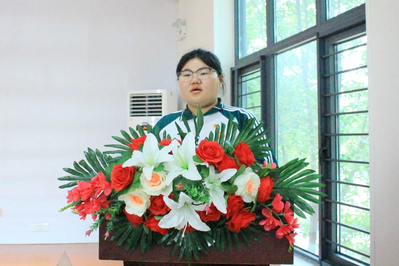 青春心向党 奋进新征程——山东运河职业中专隆重举行新团员入团仪式(图6) 青春心向党 奋进新征程——山东运河职业中专隆重举行新团员入团仪式(图6)