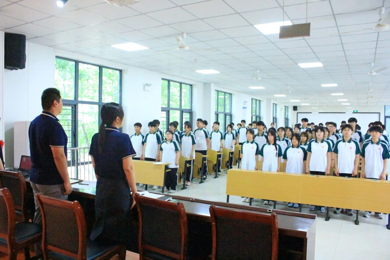 青春心向党 奋进新征程——山东运河职业中专隆重举行新团员入团仪式(图9) 青春心向党 奋进新征程——山东运河职业中专隆重举行新团员入团仪式(图9)