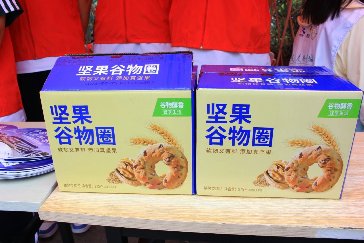 志愿助考 情暖考场——山东运河职业中专开展高考志愿服务活动(图4) 志愿助考 情暖考场——山东运河职业中专开展高考志愿服务活动(图4)