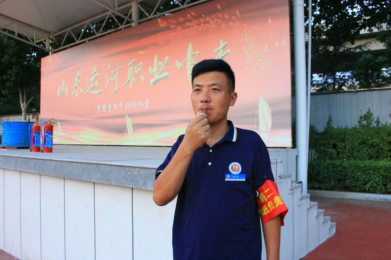 筑牢安全防线 守护校园平安 —— 山东运河职业中专开展26级新生夜间消防应急演练(图4) 筑牢安全防线 守护校园平安 —— 山东运河职业中专开展26级新生夜间消防应急演练(图4)