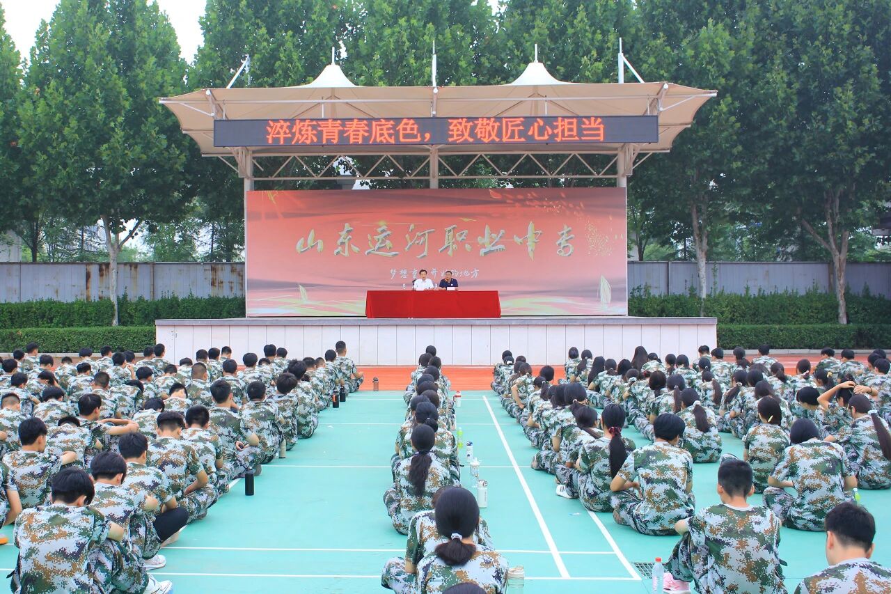 弘扬工匠精神 铸就技能人生——山东运河职业中专开展“大国工匠进校园”专题讲座(图1) 弘扬工匠精神 铸就技能人生——山东运河职业中专开展“大国工匠进校园”专题讲座(图1)