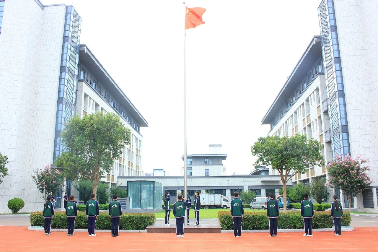 秋满校园逢新始 志存高远向未来——山东运河职业中专隆重举行开学典礼暨表彰大会(图2)