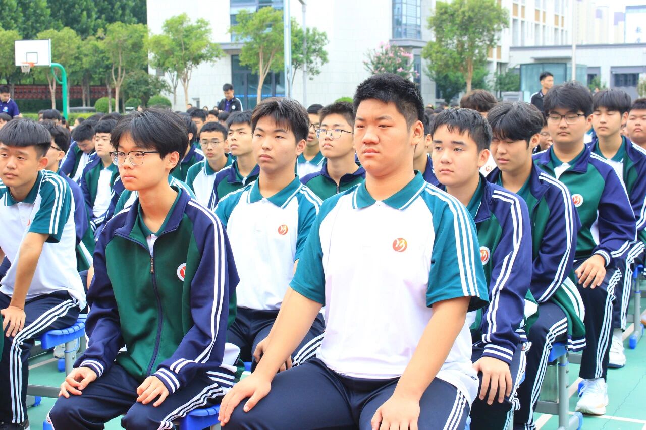 秋满校园逢新始 志存高远向未来——山东运河职业中专隆重举行开学典礼暨表彰大会(图5)