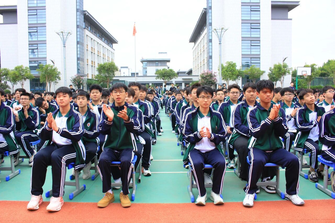 开学第一课——山东运河职业中专开展安全与法治教育专题讲座(图3) 开学第一课——山东运河职业中专开展安全与法治教育专题讲座(图3)