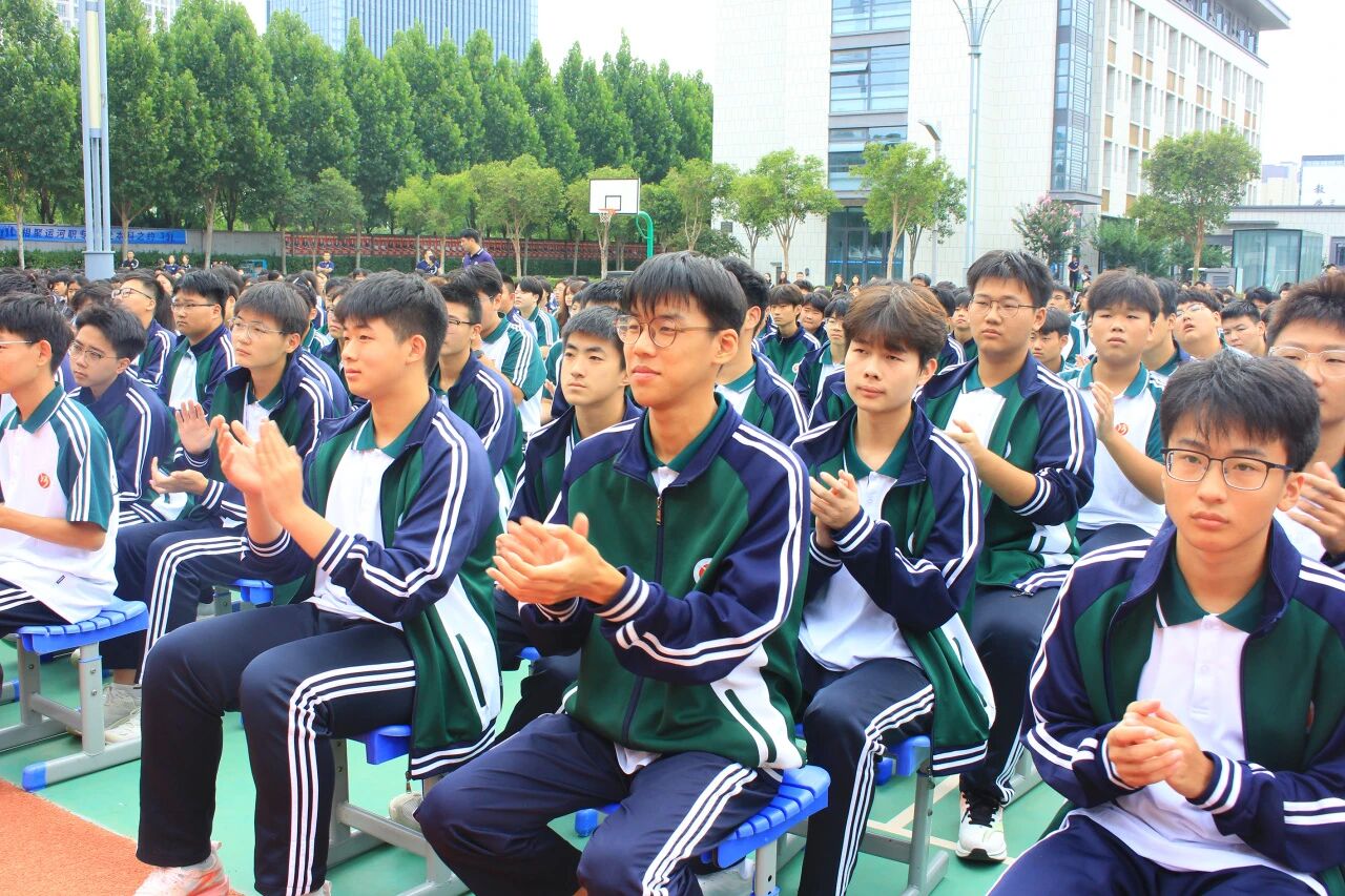开学第一课——山东运河职业中专开展安全与法治教育专题讲座(图5) 开学第一课——山东运河职业中专开展安全与法治教育专题讲座(图5)